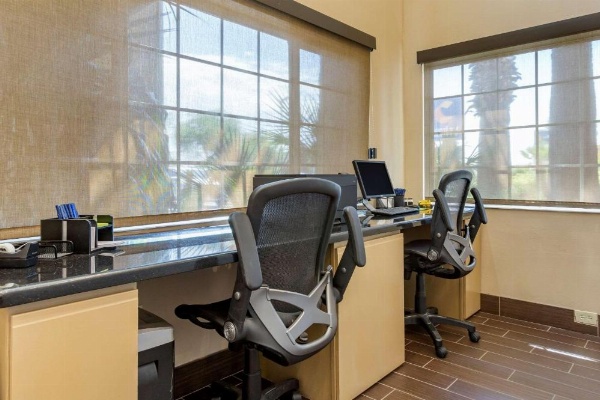 Comfort Inn & Suites North Tucson - Marana image 8